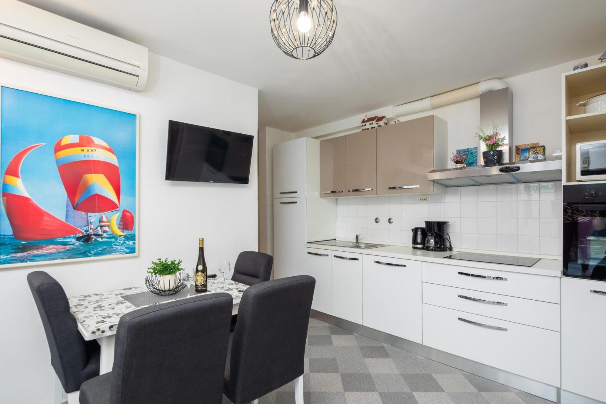 Urban Edge - Beach Apartments Omiš Dış mekan fotoğraf
